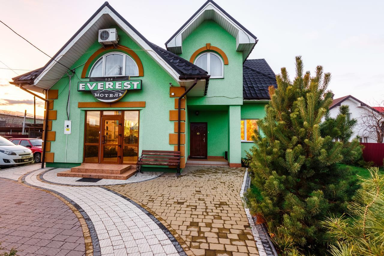Everest Ivano-Frankivsk Eksteriør bilde